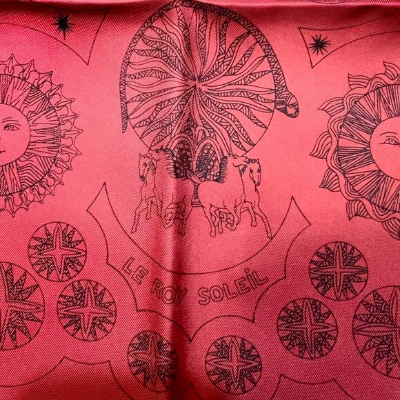 *NEW* EXTREMELY RARE Vintage 1994 Red Hermes Le Roy Soleil Silk Scarf - Picture 6 of 8
